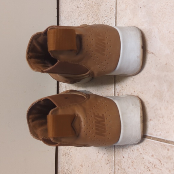 Nike Air Max THEA Mid Leather Sneaker/Boots - Picture 3 of 7